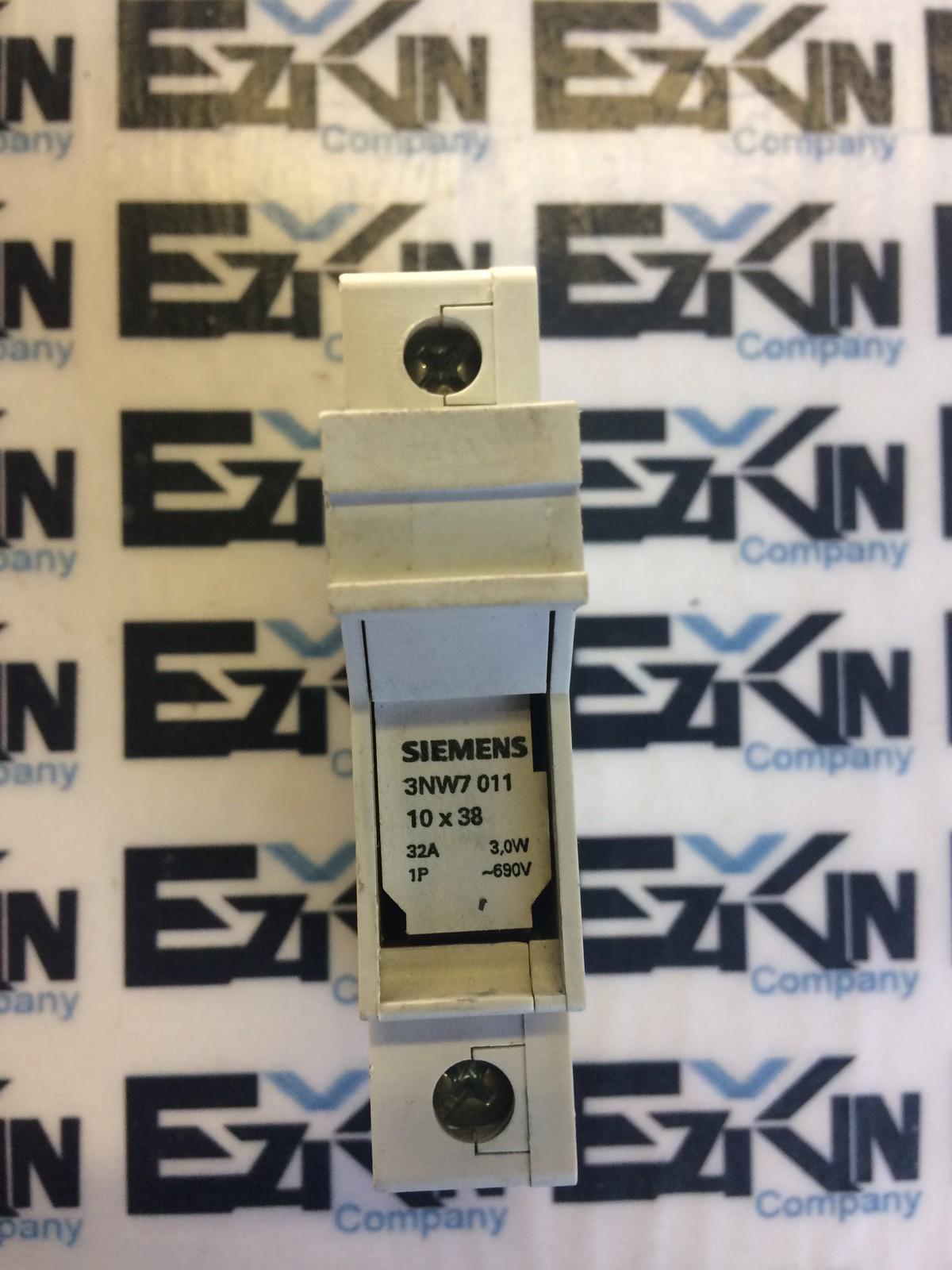 Siemens 3NW7 011 Fuse Holder 600V 30Amp 