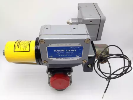 Worcester B-34WW2-R3 Pneumatic Valve Actuator w/Ball Valve & Limit Switch 