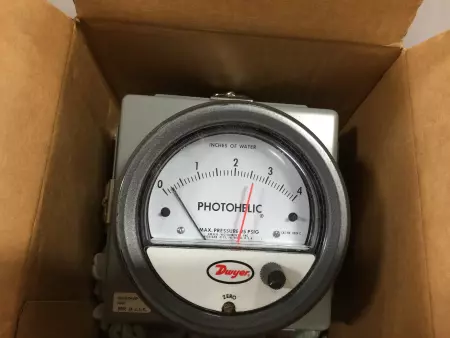 NEW Dwyer 3004 C Photohelic® Pressure Gauge 25Psi 