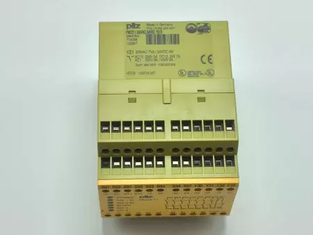  Pilz 774086 PNOZ11 Safety Relay 24VDC/230VAC 