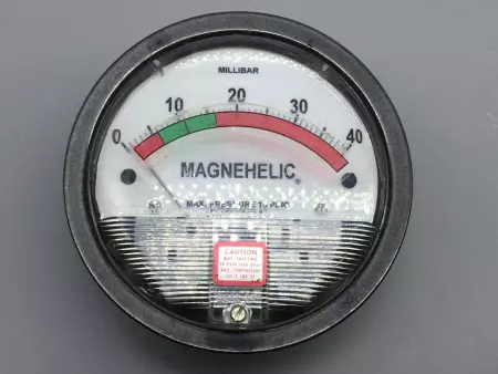 Dwyer 161986-00 Magnehelic  Pressure Gauge 0 - 40 Millibars 