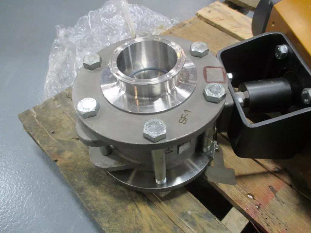 FlowServe 35 39 SN R6 Pneumatic Actuator, Positioner & Valve Assy 