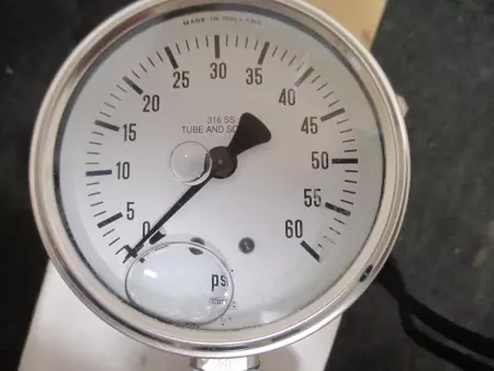 ENFM B38130630 Pressure Gauge 