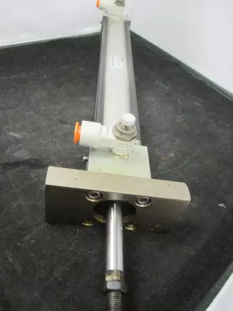  Phd AVR 1 3/8 X 4-D-M Pneumatic Cylinder 1-3/8