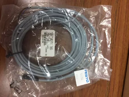 NEW Festo V213 Connecting Cable w/ Socket - 164256 