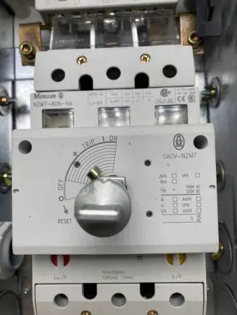 Siemens BD2AX5057CP1 Disconnect Switch 3-Pole, 80Amp, 400VAC 