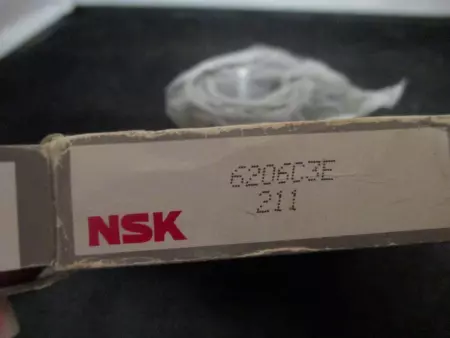 NEW NSK 6206C3E Deep Groove Ball Bearing 