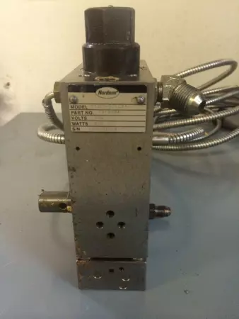 Nordson 757639A Hot Melt Applicator Head 