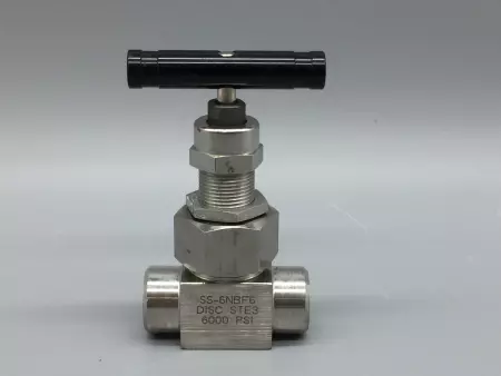 SWAGELOK SS-6NBF6 UNION NEEDLE VALVE 3/8