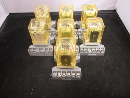  Idec RR3PA-UL Relay 24VDC with SR3P-06 Socket Base 300VAC 10Amp Lot of 7