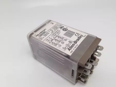  ALLEN BRADLEY 700-HB33A1 SER. B Relay 120VAC, 10A, 11-Blade 