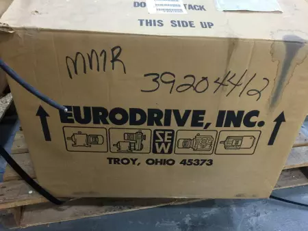 Sew-Eurodrive RF77AQA100/4 145:1 Metric Speed Reducer 