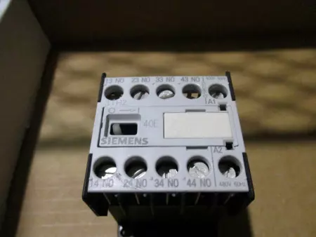  Siemens 3TH2040-0AV0 Safety Relay 240V 10Amp 