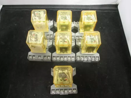  Idec RR3PA-UL Relay 24VDC with SR3P-06 Socket Base 300VAC 10Amp Lot of 7