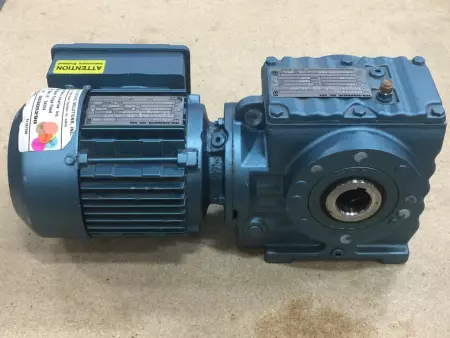 Sew-Eurodrive DFT71D4 Gearmotor 0.5HP W/SA57DT71D4 S-E Gearbox, Ratio 100.73:1 