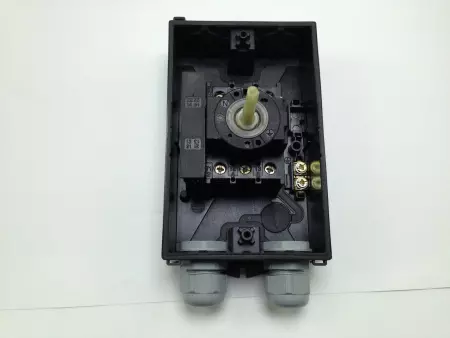  MOELLER P1-32-WITH-HI11-P1/P3/Z 32A DISCONNECT SWITCH WITH AUX CONTACT 