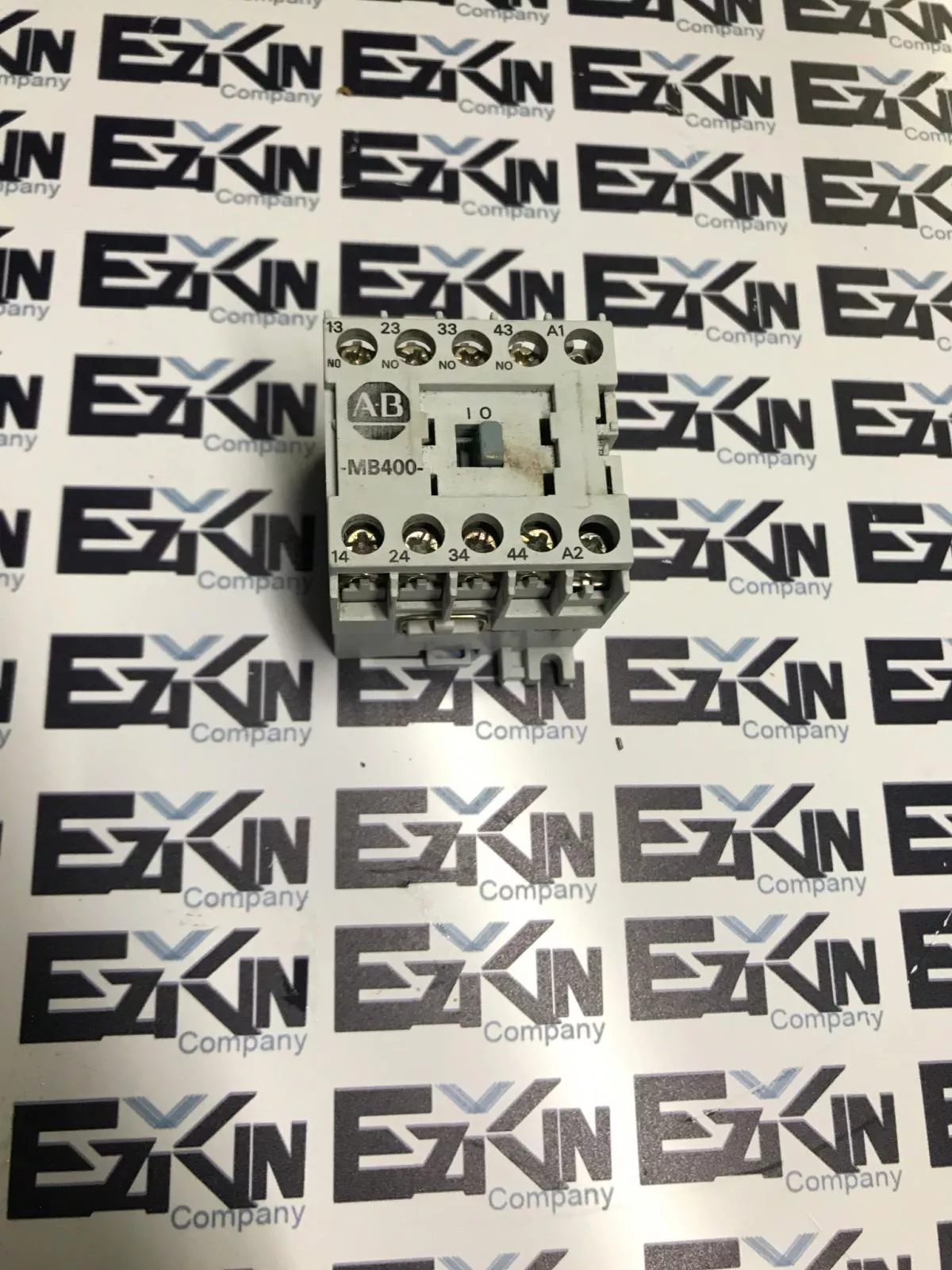 Allen-Bradley 700DC-MB400* SER.A Contactor, 300VAC 10A 24VDC Coil 