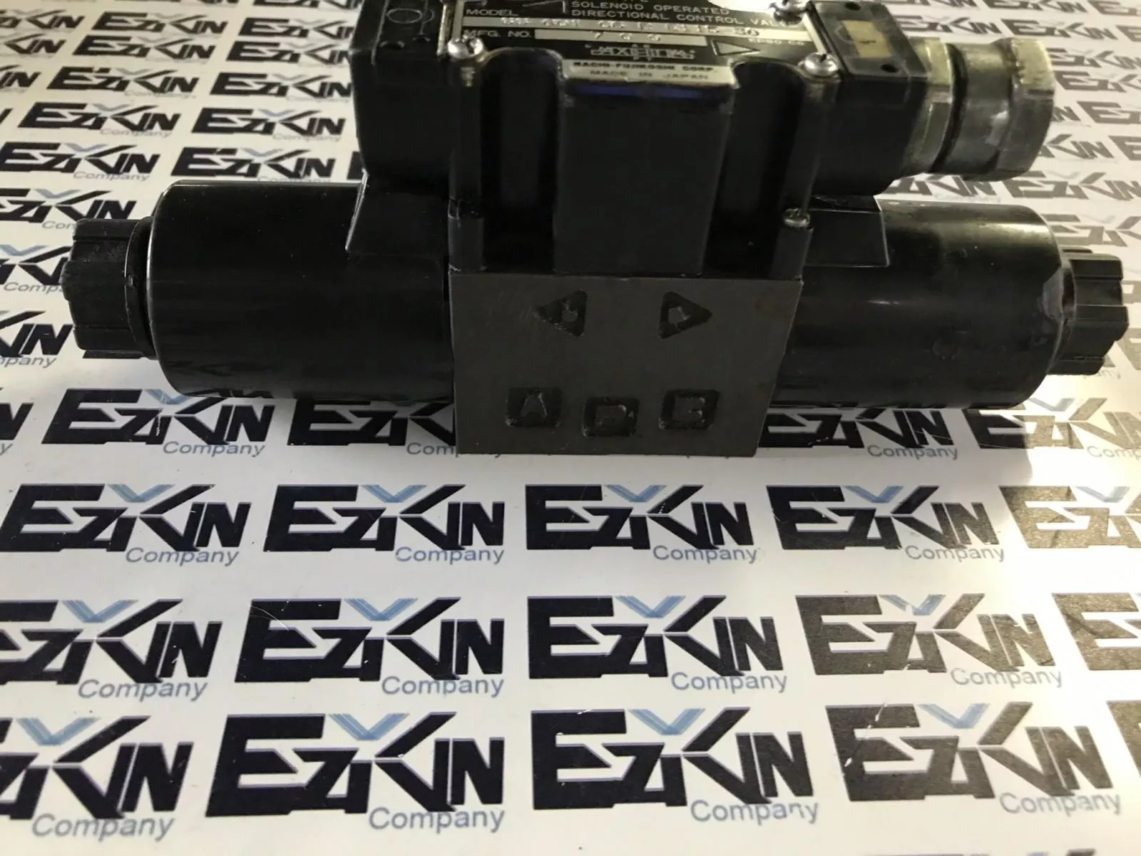 Nachi SS-G01-C6-R-E115-30 Solenoid Directional Control Valve 