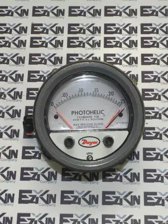 Dwyer 3000-00C Photohelic® Pressure Gauge 0-0.25