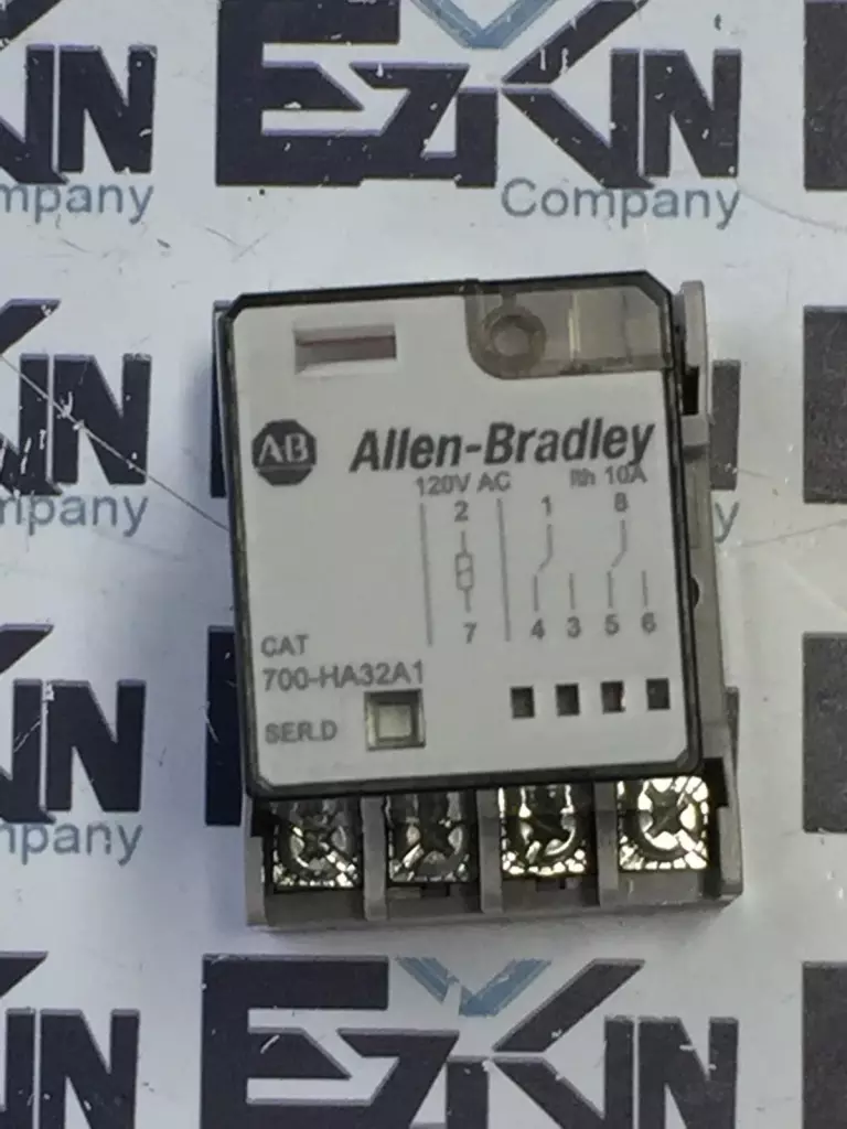 Allen-Bradley 700-HA32A1 SER.D Relay 120VAC Coil, 250VAC 2-10A W/Socket 