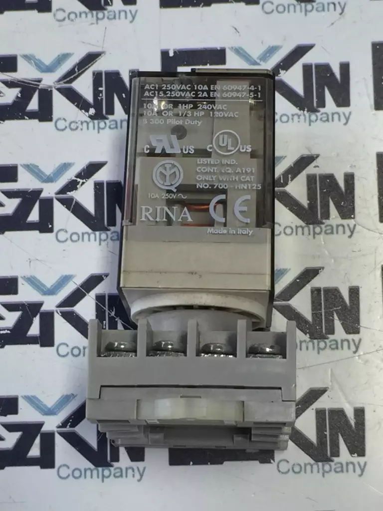 Allen-Bradley 700-HA32A1 SER.D Relay 120VAC Coil, 250VAC 2-10A W/Socket 