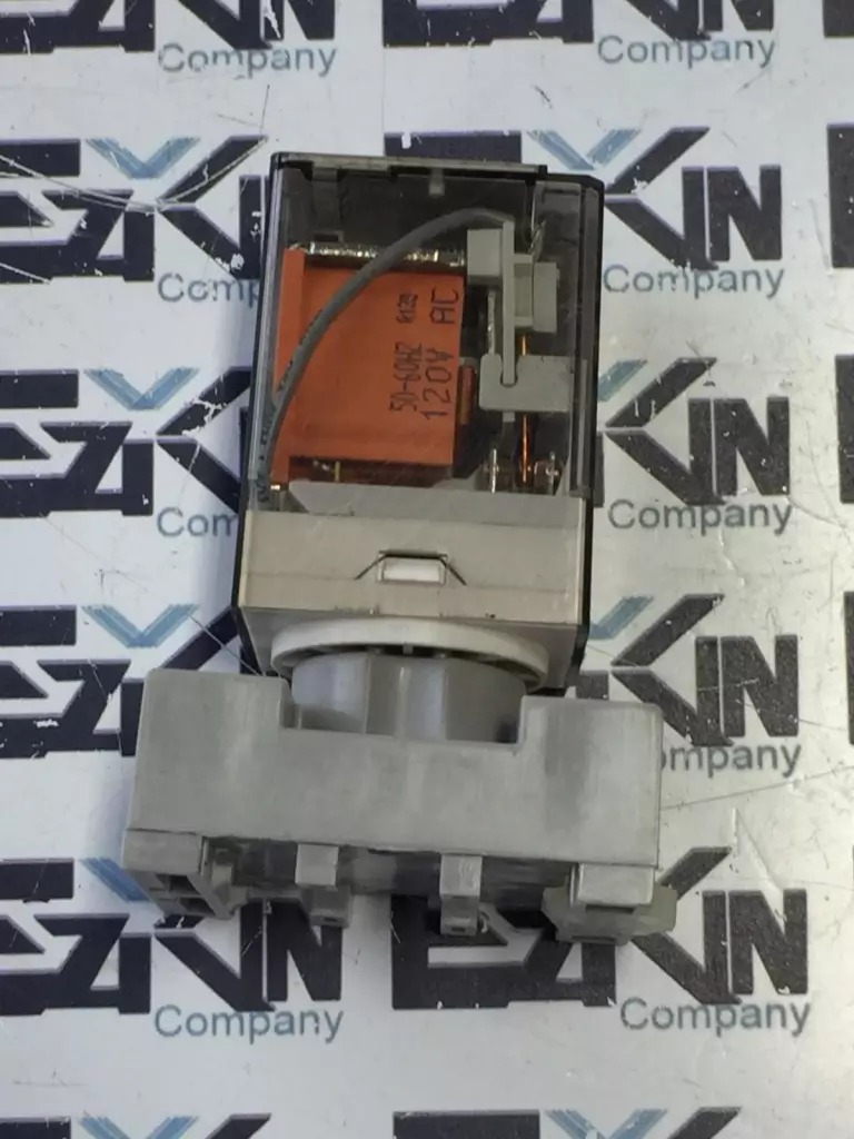 Allen-Bradley 700-HA32A1 SER.D Relay 120VAC Coil, 250VAC 2-10A W/Socket 