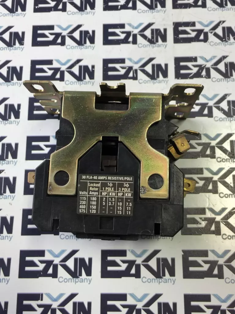 Cutler-Hammer C25DND330 24V Contactor, 24VDC Coil 575V 30Amp 