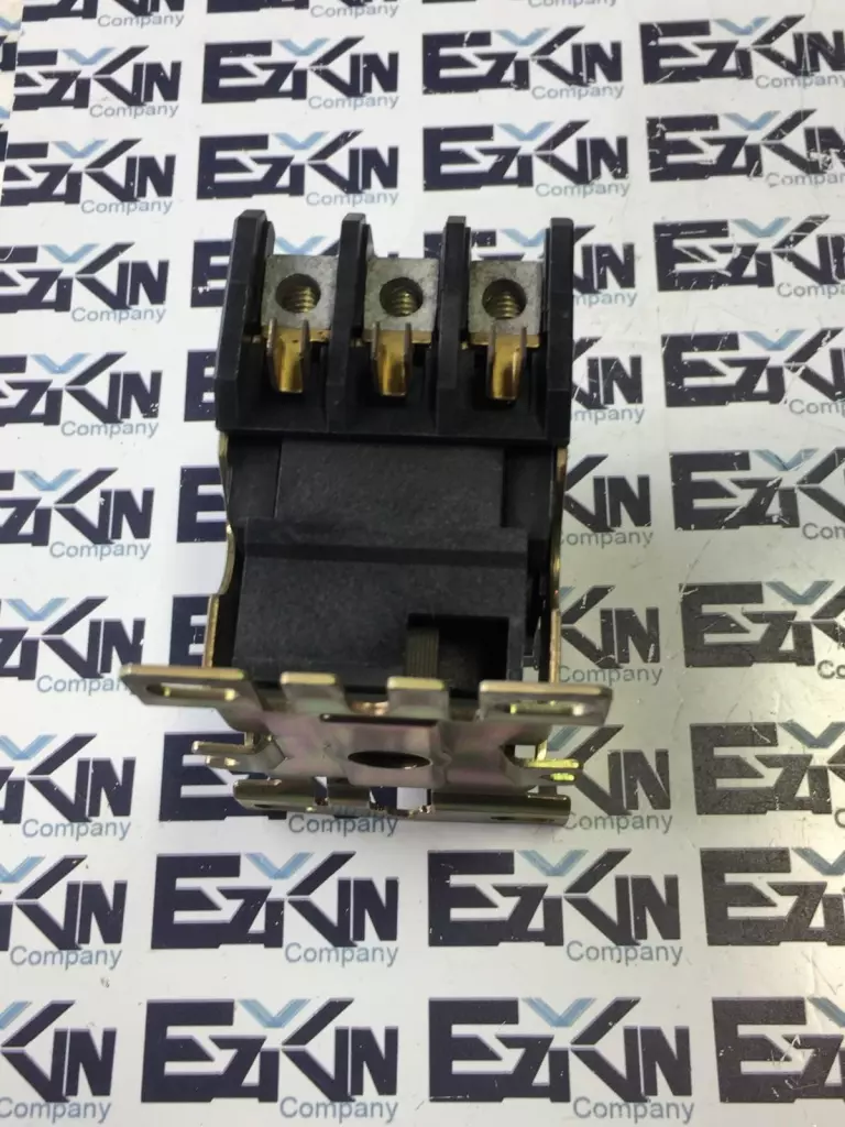 Cutler-Hammer C25DND330 24V Contactor, 24VDC Coil 575V 30Amp 