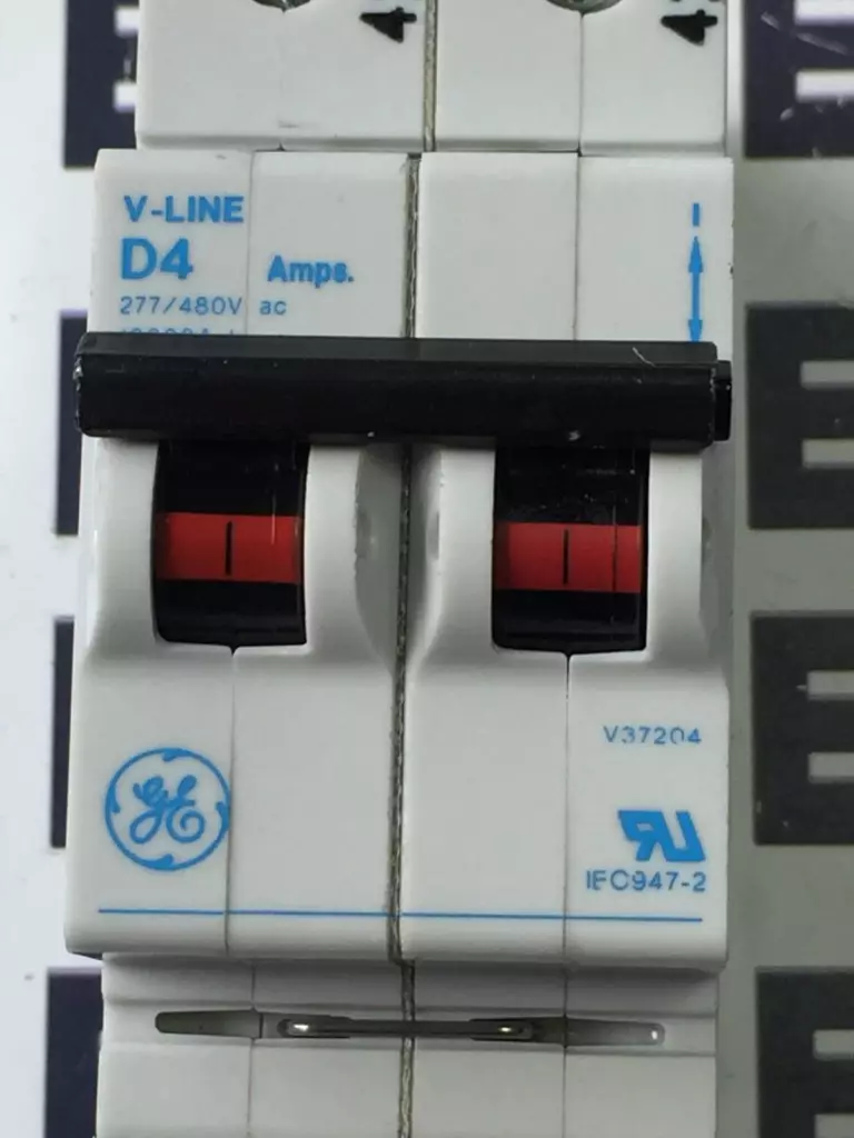 General Electric V37204 D4 2-Pole Circuit Breaker, 4Amp 277-480VAC 