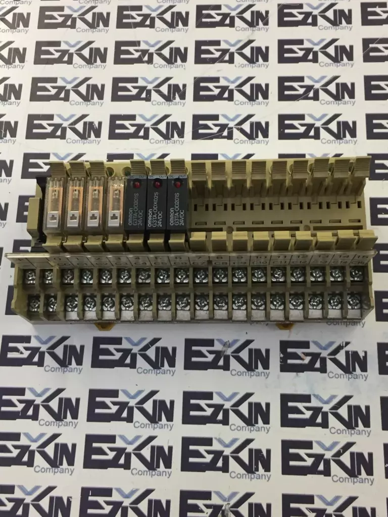 Omron P7TF-OS16 Relay Block Base 16-Slot with 7 Relays 24 VDC 