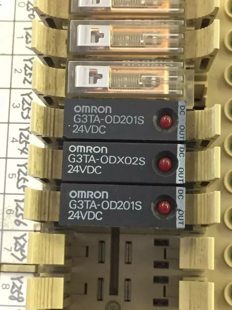 Omron P7TF-OS16 Relay Block Base 16-Slot with 7 Relays 24 VDC 