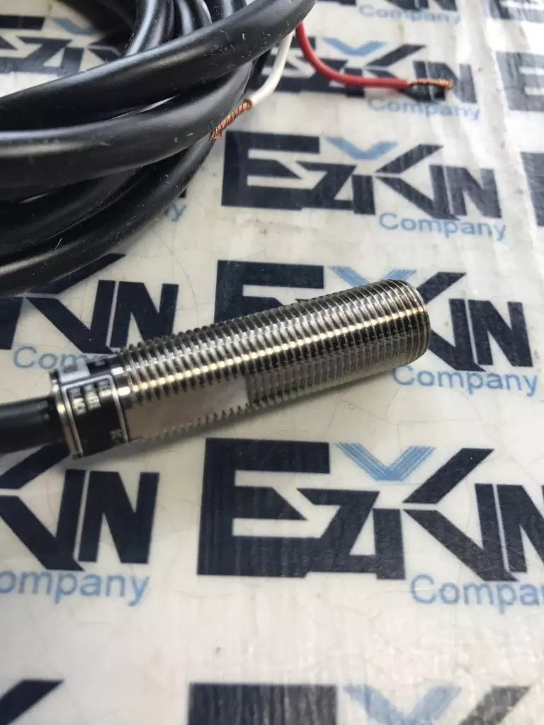 Yamatake-Honeywell FLI-2E6-Y Proximity Switch Sensor 