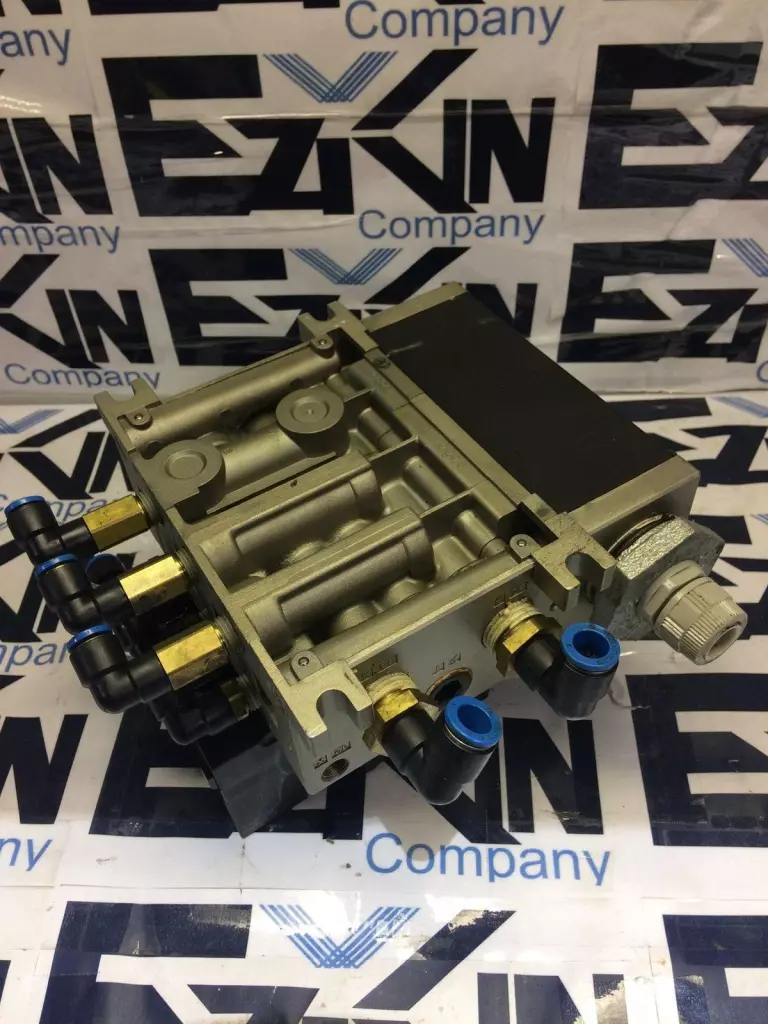SMC VFR3400-5FZ Solenoid 3-Valve Assembly W/Manifold 