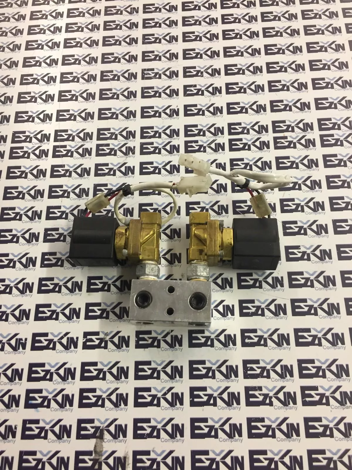 SMC VXZ2230-03-5GS1 Solenoid Valves Assy W/Block 