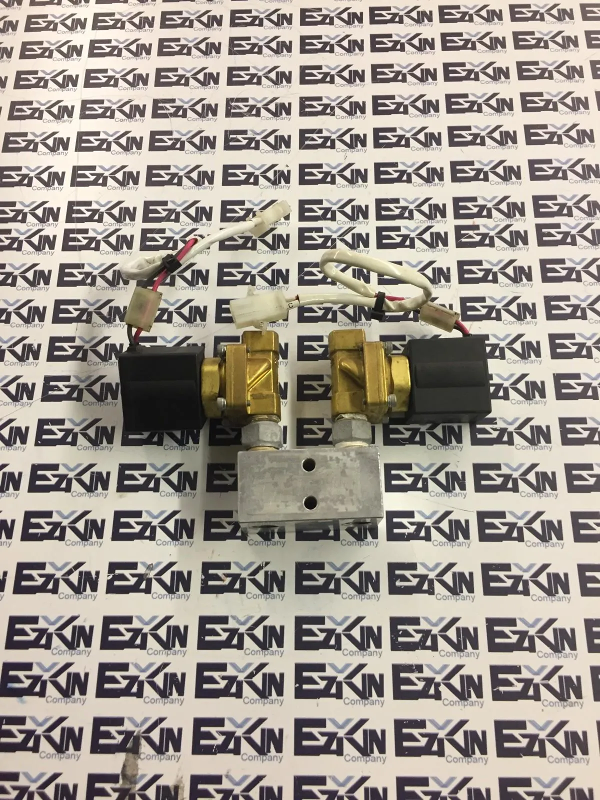 SMC VXZ2230-03-5GS1 Solenoid Valves Assy W/Block 
