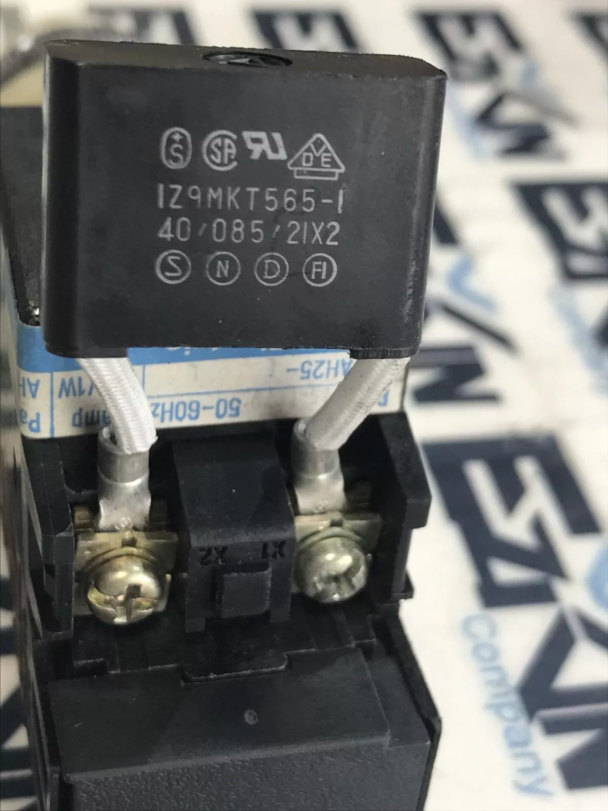 Fuji Electric AH25 Pushbutton Momentary Switch 