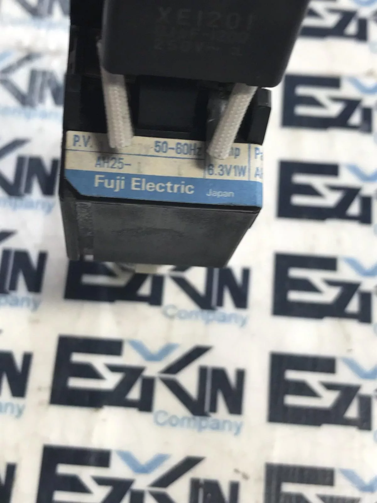 Fuji Electric AH25 Pushbutton Momentary Switch 