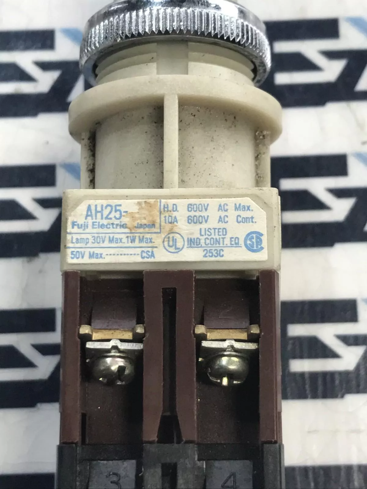 Fuji Electric AH25 Pushbutton Momentary Switch 