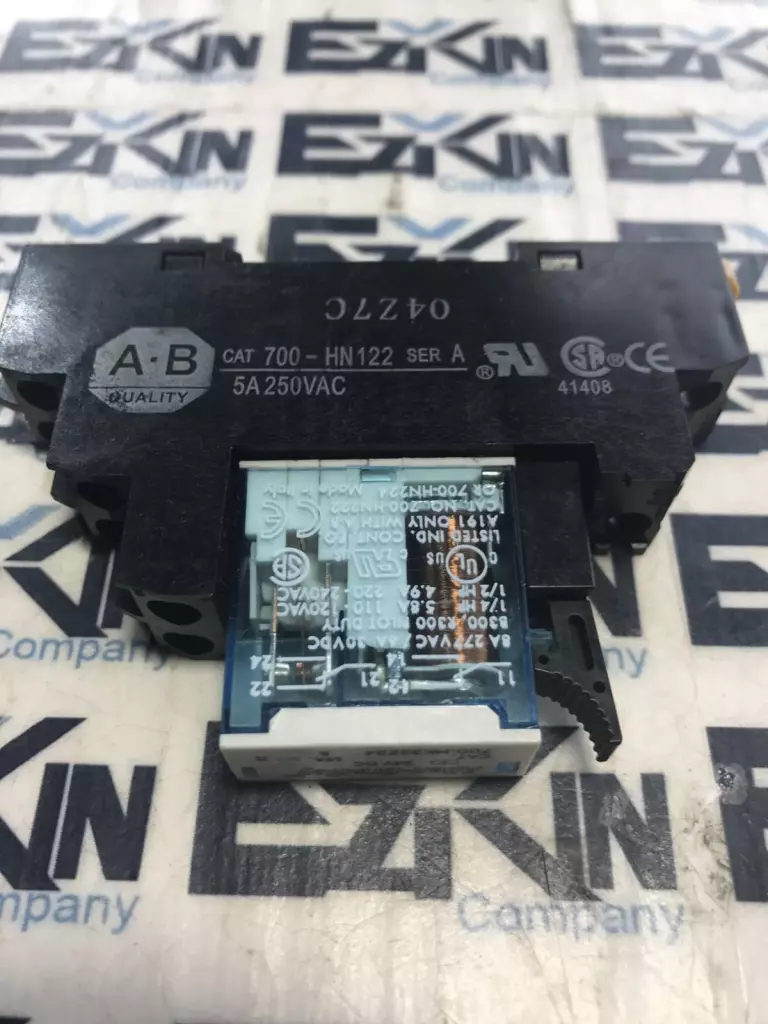 Allen-Bradley 700-HK32Z24 Slim Relay 277VAC/30VDC 8-6A W/Socket 