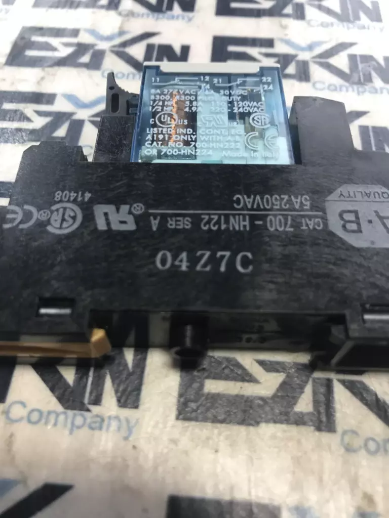 Allen-Bradley 700-HK32Z24 Slim Relay 277VAC/30VDC 8-6A W/Socket 