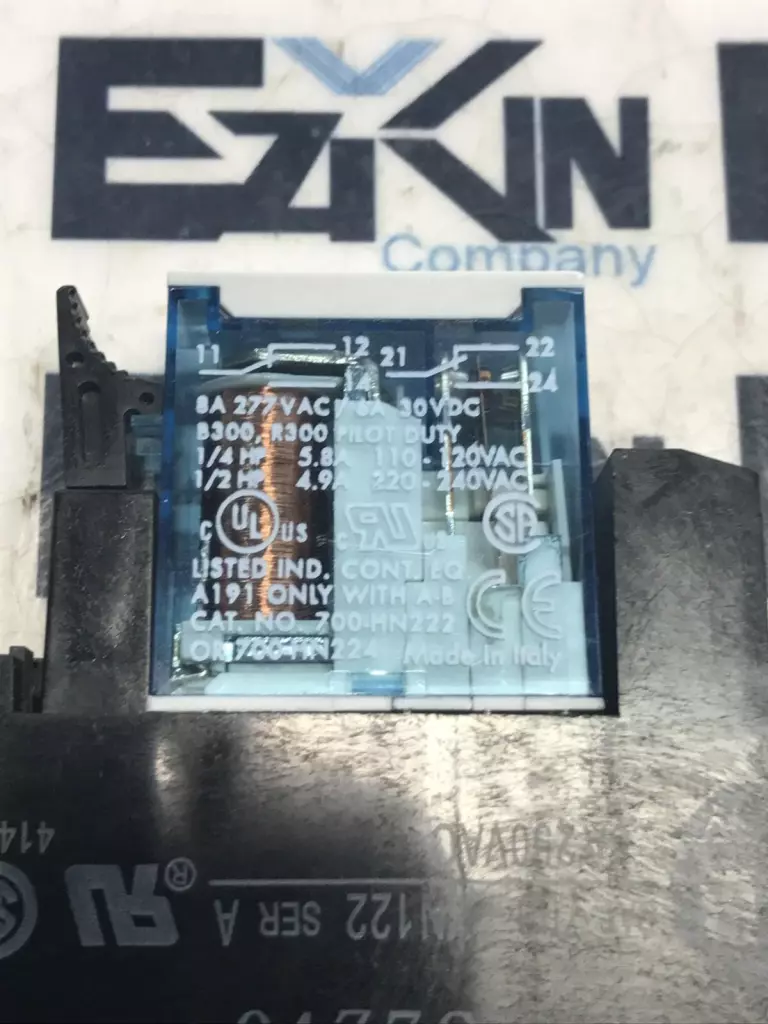 Allen-Bradley 700-HK32Z24 Slim Relay 277VAC/30VDC 8-6A W/Socket 
