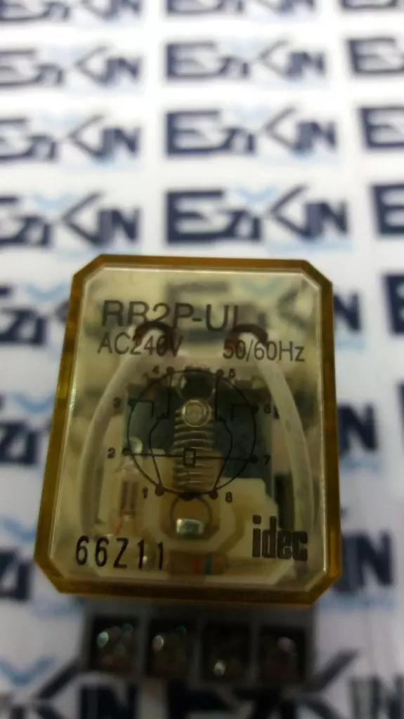 Idec RR2P-UL Relay 240VAC 30VDC 10Amp with Socket Base 