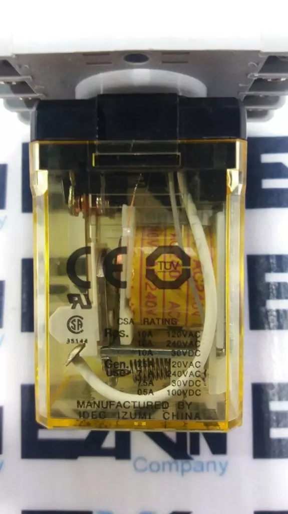 Idec RR2P-UL Relay 240VAC 30VDC 10Amp with Socket Base 