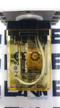 Idec RR2P-UL Relay 240VAC 30VDC 10Amp with Socket Base 