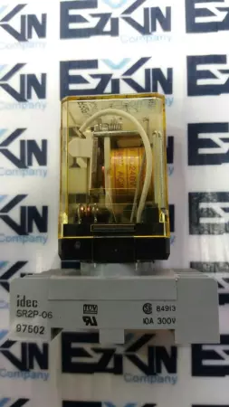 Idec RR2P-UL Relay 240VAC 30VDC 10Amp with Socket Base 
