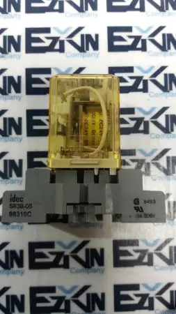 Idec RR3B-UL Relay, 24VDC Coil 10Amp with Socket Base 