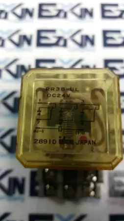 Idec RR3B-UL Relay, 24VDC Coil 10Amp with Socket Base 