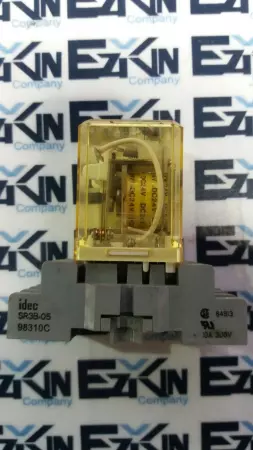 Idec RR3B-UL Relay, 24VDC Coil 10Amp with Socket Base 