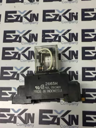 Omron LY2N Relay with Socket Base, 250AC/30DC 10A, 24VDC Coil 