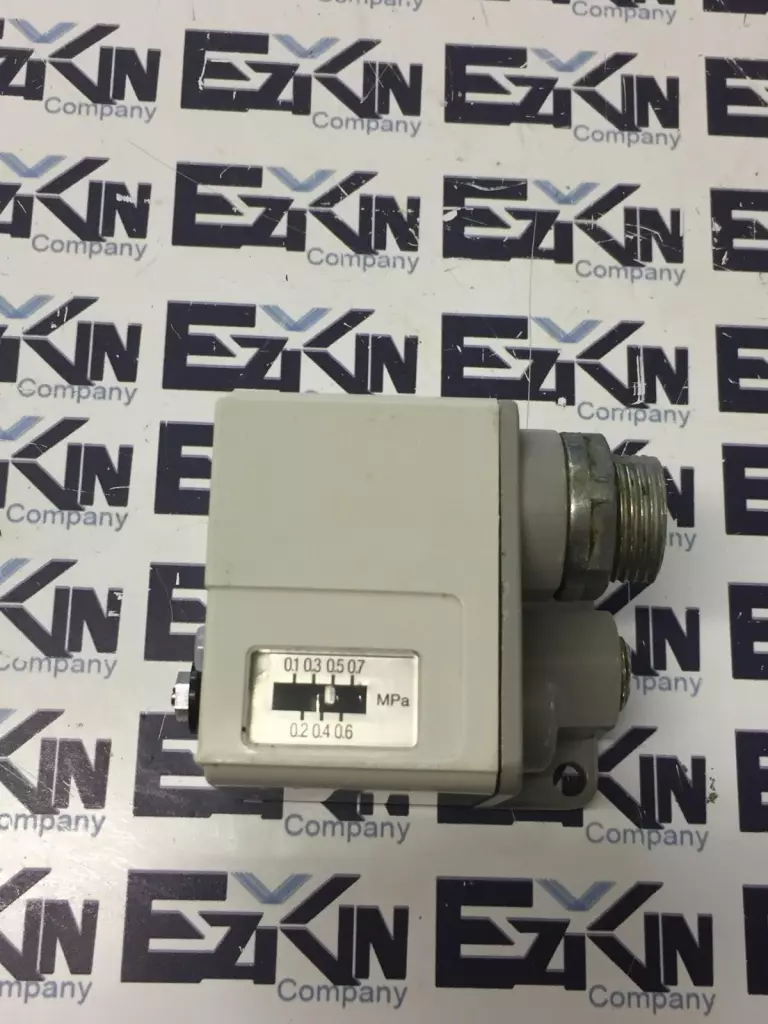 SMC IS3100-L5 Pneumatic Pressure Switch 24VDC 4Amp 0.1-0.7MPa 